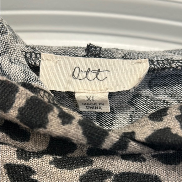 Leopard Print hoodie and pants matching set - Picture 4 of 6